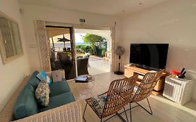 Caro'S Beachfront